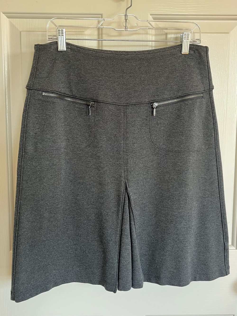Athleta Charcoal Gray Skirt with Front Zipper Pockets